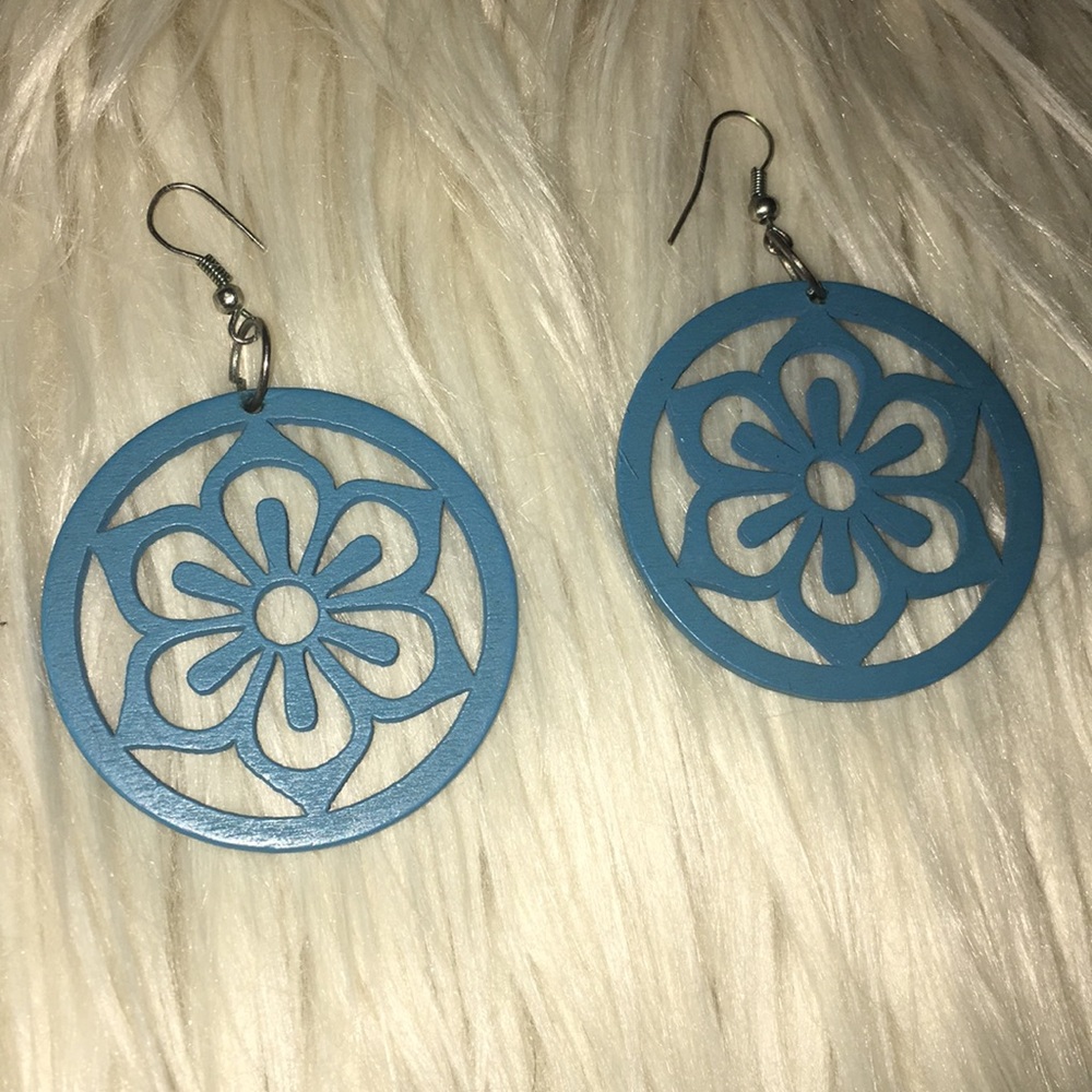 Vintage Blue Wood Round Flower Earrings - Picture 2 of 5